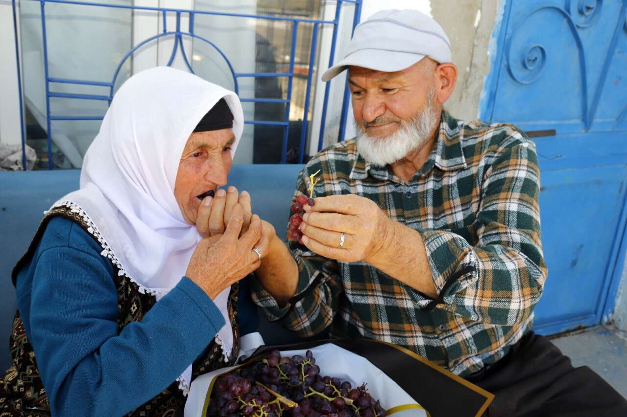 58 yıllık aşkın en doğal hali! Eşine her yıl aynı buketi veriyor 3